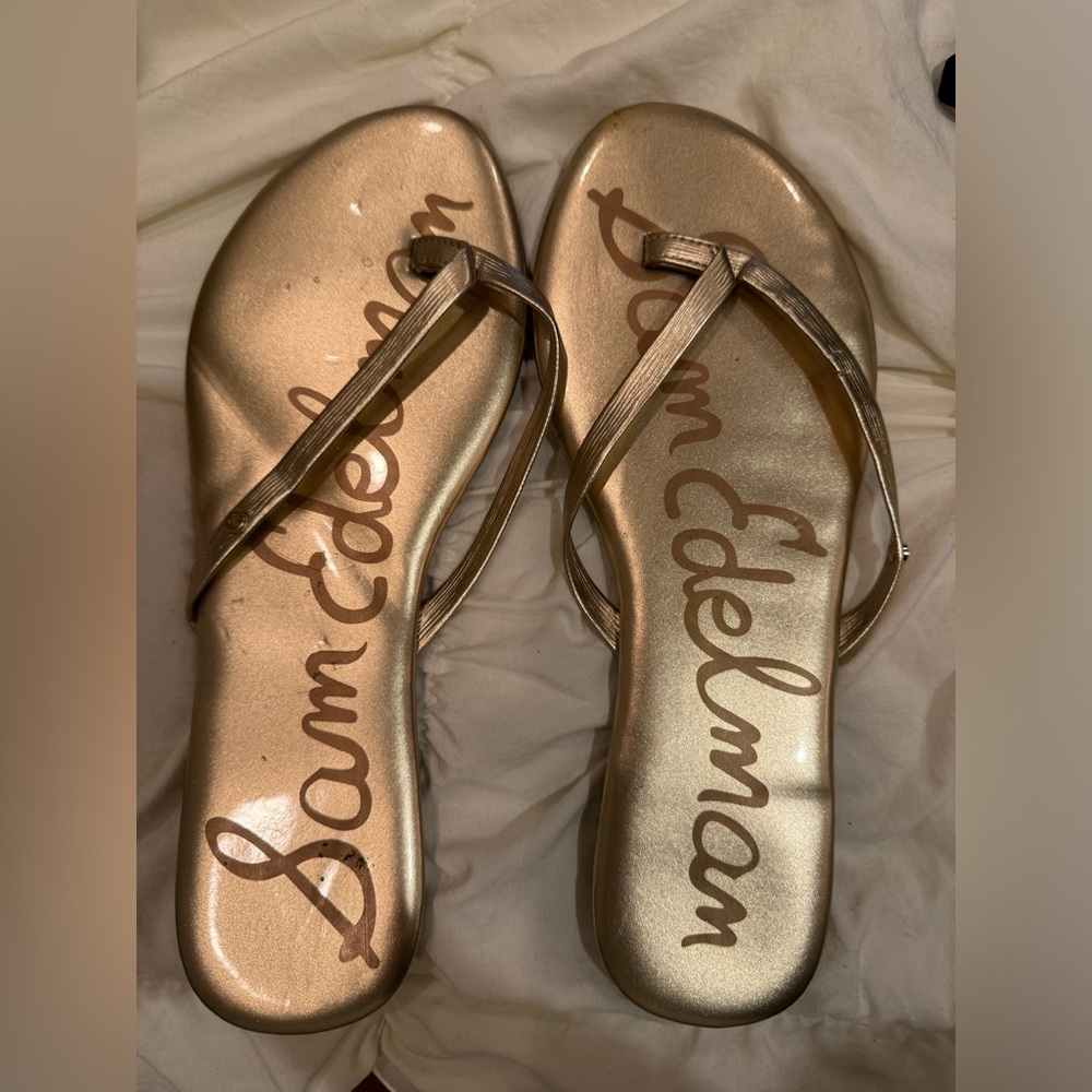 Sam Edelman Women’s metallic gold flip flops